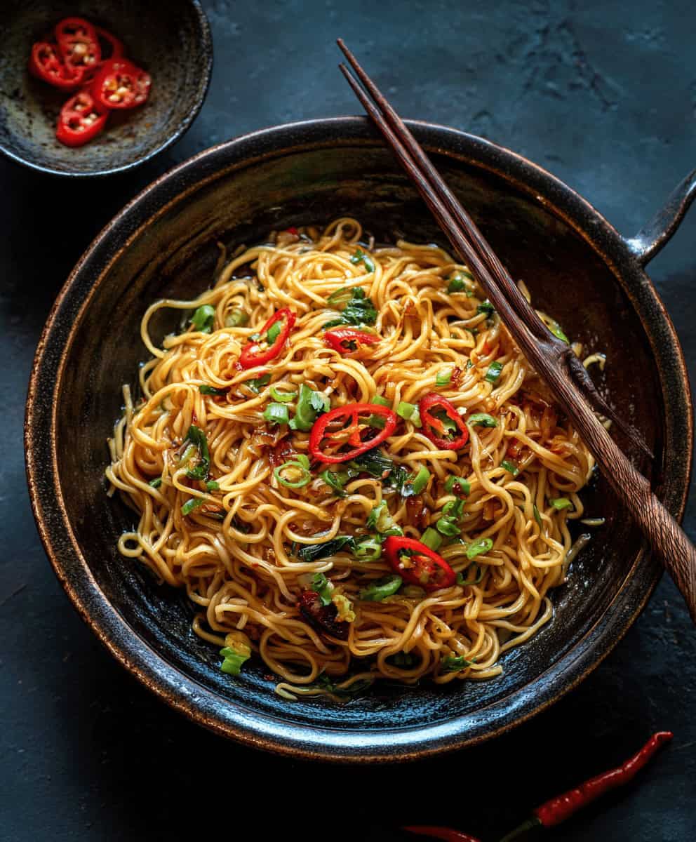 Aromatic Garlic Chilli Noodles with Soy and Vinegar
